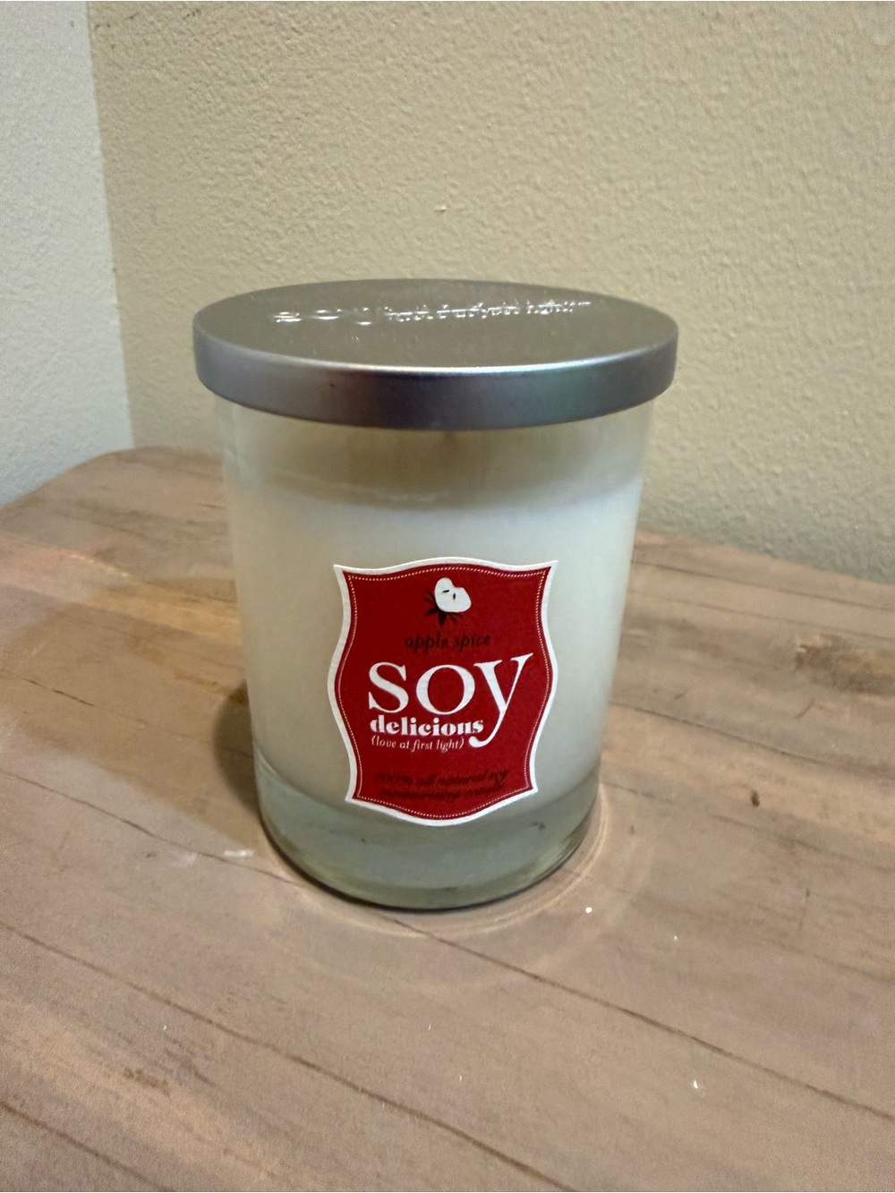 Delicious Soy Apple Spice Candle with Silver Lid